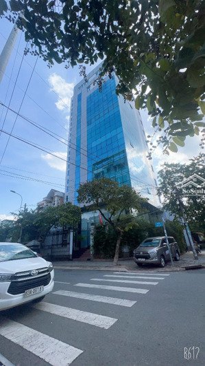 green country building - tòa nhà văn phòng hiện đại, tự tin là môi trường làm việc chuyên nghiệp.