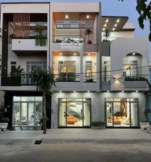 bán gấp nhà 1 trệt 2 lầu hộ nghĩa tân uyên bình dương