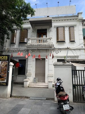 cho thuê biệt thự cổ mặt phố quang trung, diện tích 200m2, 3 tầng, mặt tiền 14m