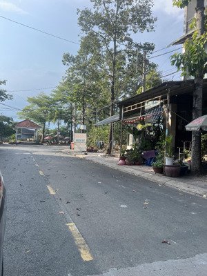bán nhà mt đường tân long, xã tân nhựt, bình chánh. hcm. dt: 26m x 39m. giá 9.5 tỷ.