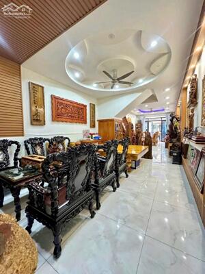 Chủ Định cư cần bán rẻ nhà Đường Nguyễn Văn Lạc. Quận Bình Thạnh. Giá cực tốt 6tỷ7/60m2. BTCT