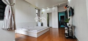 cho thuê phòng ban công tầng 2 (thang bộ) 30m2 giá 5,2 triệu tại âu dương lân, p2, q8, hcm hot!