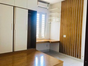 căn góc linh trung hẻm xe hơi, gần đh spkt 4,5 tỷ