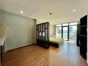rẻ như cho! cho thuê phòng studio ban công mgr đối diện công viên tao đàn gần đh mở,hoa sen