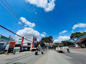 nhanh còn kịp - nhà kế bên vincom tđ - ngay chợ bắc ninh - bao kinh doanh - giá 4,4 tỷ