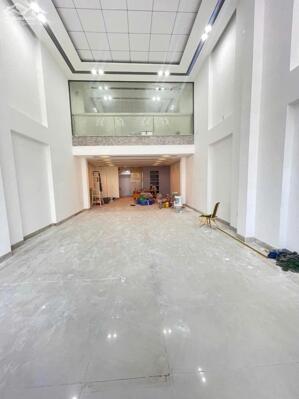 Cho thuê nhà 5 lầu 1 hầm có thang máy trung tâm Cần Thơ