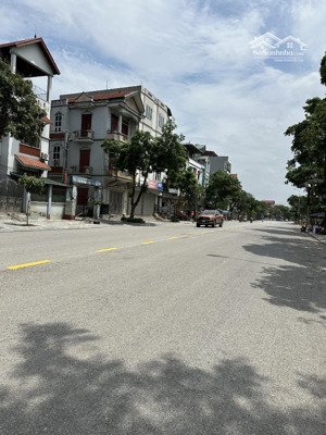 bán 205m2 đất thị trấn đông anh view hồ điều hoà, vỉa hè ô tô tránh chỉ 6x triệu/m2.