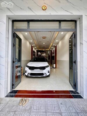 Nhà 2 lầu 1 trệt gần CTY Pouchen 3.7 tỷ/72 m2, sân ô tô