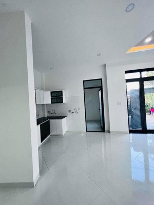nhà mới xây đã hoàn công tại hẻm oto lương định của