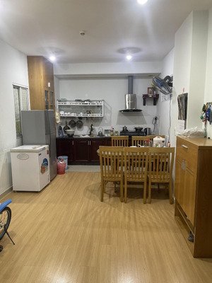 bán căn hộ vtcenter 76m2,2pn,2wc giá 2tỷ 890tr.call mr hà.