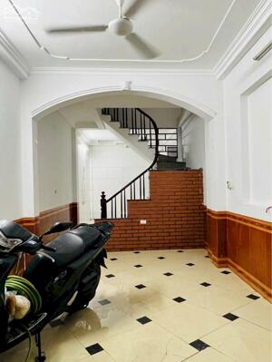 Cho thuê nhà ngõ 509 Vũ Tông Phan, 3 tầng, 40m2, 3 ngủ, 10 Triệu