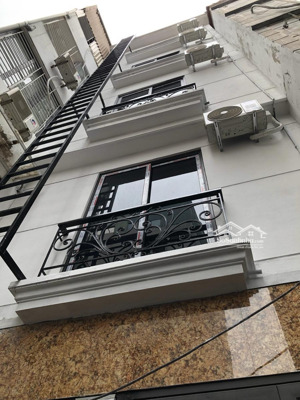 hàng hiếm ccmn 3 nhà ra ô tô, ngõ thông, 9p thang máy, dt 50m2, mt 7m, doanh thu 700tr/năm
