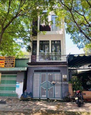 bán nhà 3 tầng mặt tiền phan bội châu trung tâm tp. dĩ an bình dương kinh doanh buôn bán tốt