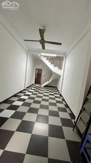 Cho thuê nhà ngõ Văn Chương, 35m2 x 3 tầng, 3 ngủ, 10 Triệu, vào được ngay