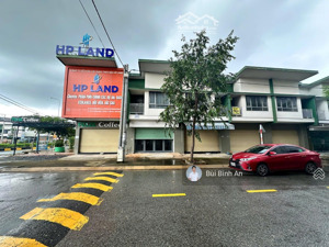 bán căn shophouse kế góc, ngay đầu cổng kđt oasis, hoàn thiện full nội thất, sẵn hđ thuê nhà 7,5tr