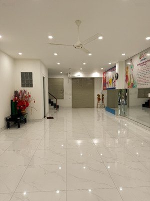 cho thuê nhà 2 mặt tiền 1t2l phường bửu long. dt: 6x22=130m2. giá: 12tr/ tháng hợp đồng dài hạn