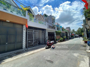 bán nhà phường đông hoà tp dĩ an có hoàn công dt 90m đường oto sân xe oto vị trí gần chợ và nhà thờ