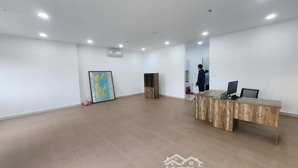 cần cho thuê căn office 70m nhà đẹp phù hợp làm văn phòng công ty, nhà ở