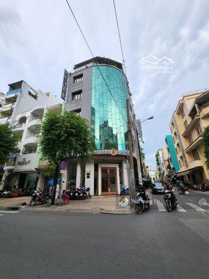 cần tiền bán nhà mt triệu quang phục p11 q5. ( 4 x 14,5m ) 4 lầu mới đẹp giá 18,5 tỷ