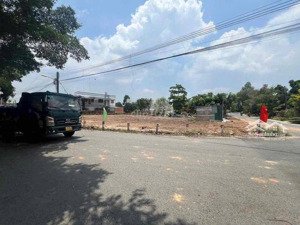 bán đất cách thcs đông thạnh 200m ,cách sài gòn 30 phút di chuyển , đất có sổ 460tr.