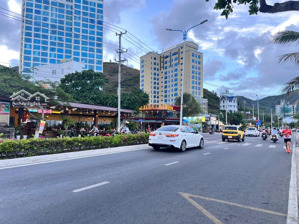 đất mặt biển nha trang ngang 14m. mặt tiền lớn, giá đang ngon. trễ là mất cơ hội chỉ 200tr/m2