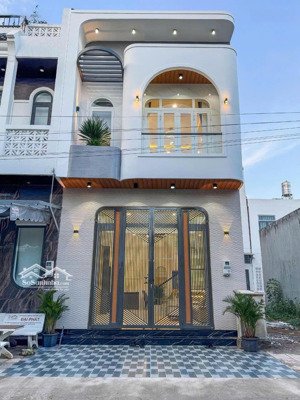 kẹt tiền bán gấp nhà 100m2 phan đăng lưu, gần bệnh viện hoàn mỹ