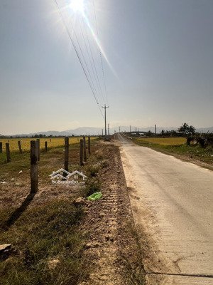 cần tiền sửa nhà ba tôi bán lô đất vườn cln đường đá chỉ 379 triệu gần 2 sào shr gần khu camping