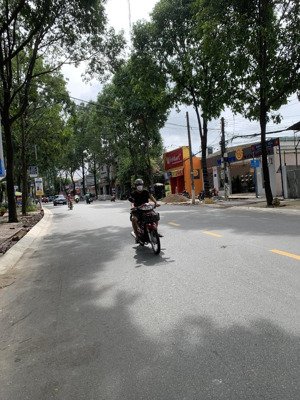 bán nhà cấp 4 đường thích quảng đức, tp thủ dầu một sổ sẵn 180m2 giá tốt vị trí cực víp