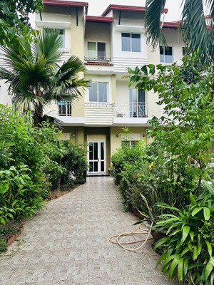 cho thuê biệt thự liền kề oasis 2 thuận an 4pn 3wc, dt sử dụng 244m nhà đẹp full nội thất ở ngay