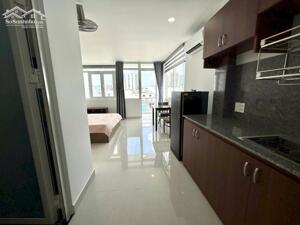 Phòng ngủ studio cao cấp - ban công thóang mát ngay Cách mạng tháng Tám