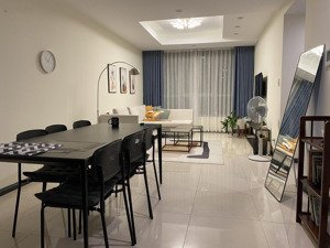 cần bán gấp căn hộ 3pn tại n07 thành thái nhà hướng nam rất mát, đã đủ nội thất chỉ việc về ở