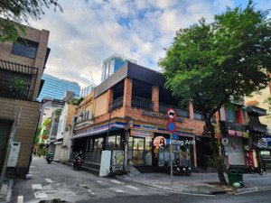 góc 2 mt lê thánh tôn, bn, quận 1 - dt ( 19 x26 ) cn 348 m2 - cấp 4 - giá bán liên hệ trực tiếp