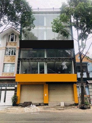 cho thuê toà nhà 6 tầng chánh nghĩa, thủ dầu một - nhà 1 trệt 5 lầu . có thang máy, giấy phép pccc