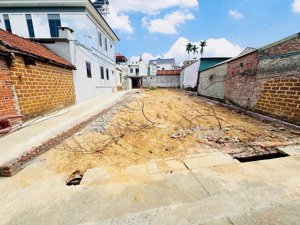 lô góc 2 mặt tiền 290m full thổ, sẵn sổ, gần đại học fpt, giá chỉ có 41tr/1m