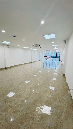 cho thuê văn phòng tô vĩnh diện, thanh xuân dt 100m2 vào luôn. lh 