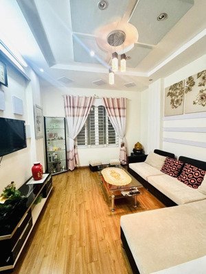 phan kế bính - 100m ra mặt phố full nội thất 45m2 5 tầng dân xây 8 tỷ ngõ thông sổ vuông đẹp