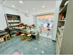 bán căn góc 2 tầng 1 tum mặt tiền đường hoàng văn thụ phương sài nha trang