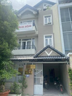 Nhà 3 tầng khu 280 Lương Đình Của, diện tích 7x18m, giá thuê 35 triệu/tháng, đang sơn mới