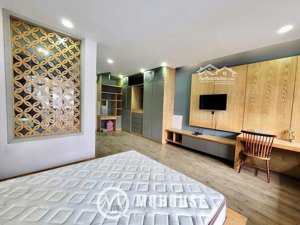 cho thuê phòng trọ dạng studio ban công full nội thất ngay etown cộng hòa quận tân bình