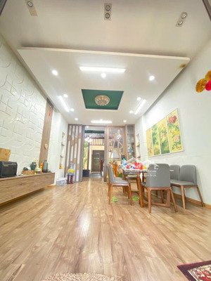 bán nhanh nhà 3 tầng mặt tiền bình hoà 10, khuê trung, cẩm lệ, đường 10.5m