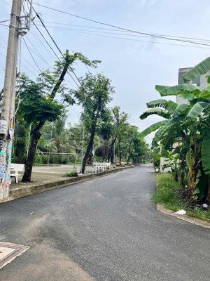 chính chủ gửi cần bán gấp đất 2 mặt tiền đẹp, ngang 7.6m, cách chợ long trường chỉ 800m