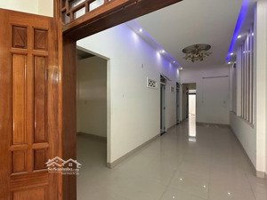 cần bán nhà 120 m2, ngang 6m, đường 13m, hướng đông nam giá 3.8 tỷ cách coopmart 3,5km