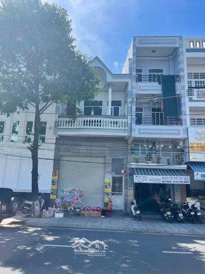 ngộp ngân hàng bán nhanh nhà mặt đường 2/4 vĩnh hải. 139m2 nhà 2 tầng chỉ 11.9 tỷ. nha trang