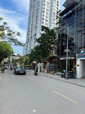 bán đất mặt đường 279 phố đội cấn (mặt phố đại yên - ngọc hà). diện tích sổ: 136m2. víp - giá rẻ