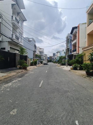 cho thuê nhà nguyên căn, mặt tiền đường khu cư xá ngân hàng dt 4x22m 2 lầu, 4pn, 3wc, 1st, giá 22tr