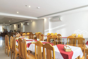 cần bán khách sạn 3 sao mặt tiền đường trần phú nha trang, đang có dòng tiền ổn định, giá 78 tỷ