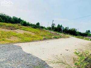 Bán đất 47 x42m (2.170m2) xã Hựu Thạnh, Đức Hòa, Long An giá 5.6 tỷ đường xe hơi