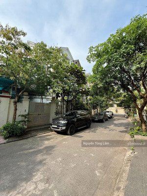 cần bán liền kề quân đội thạch bàn 92m2 mt 6.8m 5 tầng giá 1x tỷ