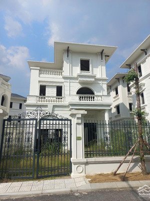 bán biệt thự đơn lập 220m2 khu vườn cam, hướng đông mát mẻ, vị trí đẹp