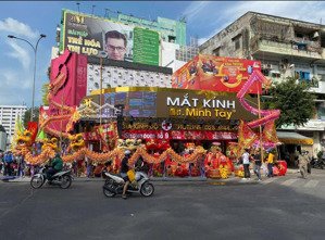 góc ngã 6 vòng xoay mặt tiền đường 440 nguyễn trãi nguyễn duy dương trần phú quận 5